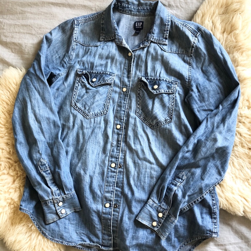 Gap denim pearl snap shirt